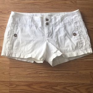 Old Navy white cargo shorts, size 6.